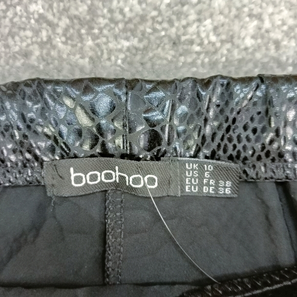 BOOHOO BLACK CROC PU MINI SKIRT PELMET SHINY FAUX WET LEATHER Y2K UK 10 BNWT - Picture 2 of 3